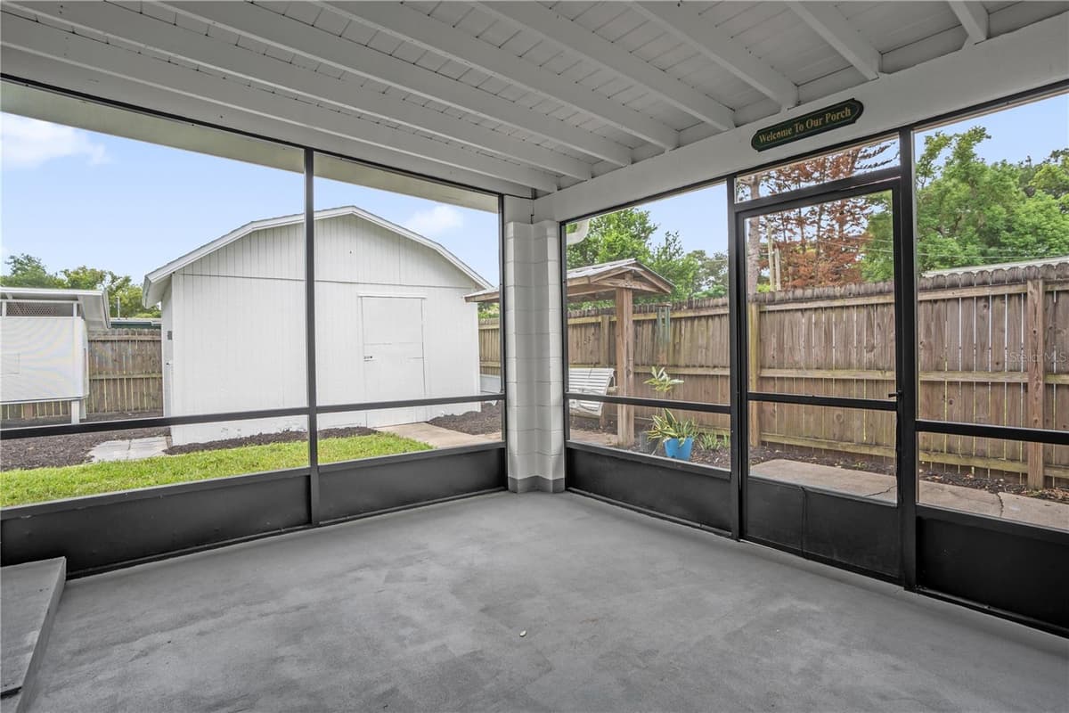 125 LAUREN COURT — photo 17 of 37