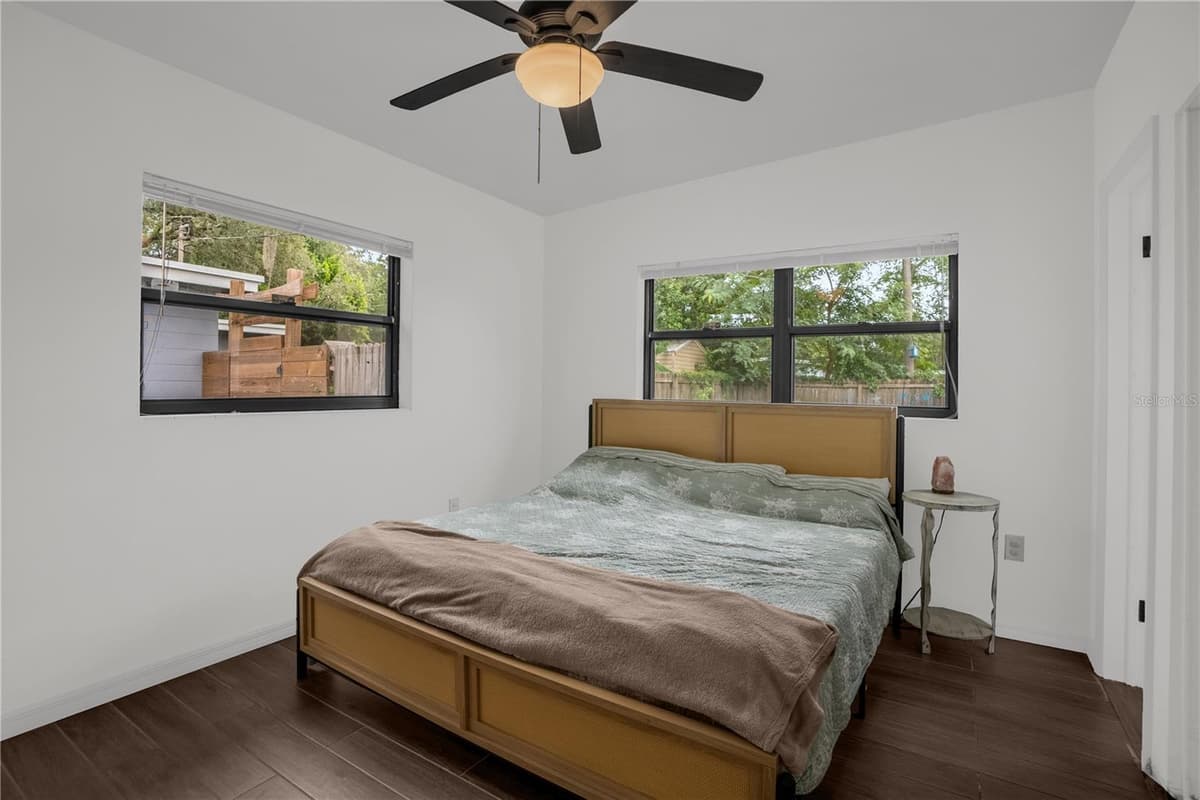 125 LAUREN COURT — photo 33 of 37