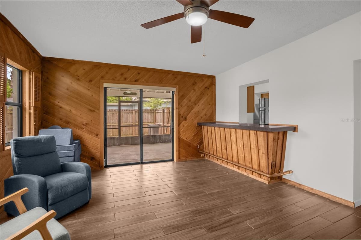 125 LAUREN COURT — photo 31 of 37