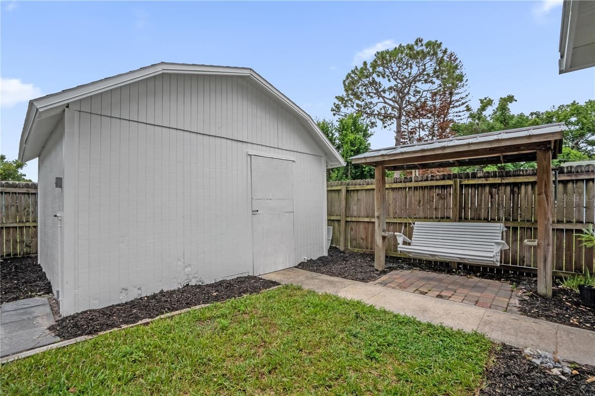 125 LAUREN COURT — photo 19 of 37
