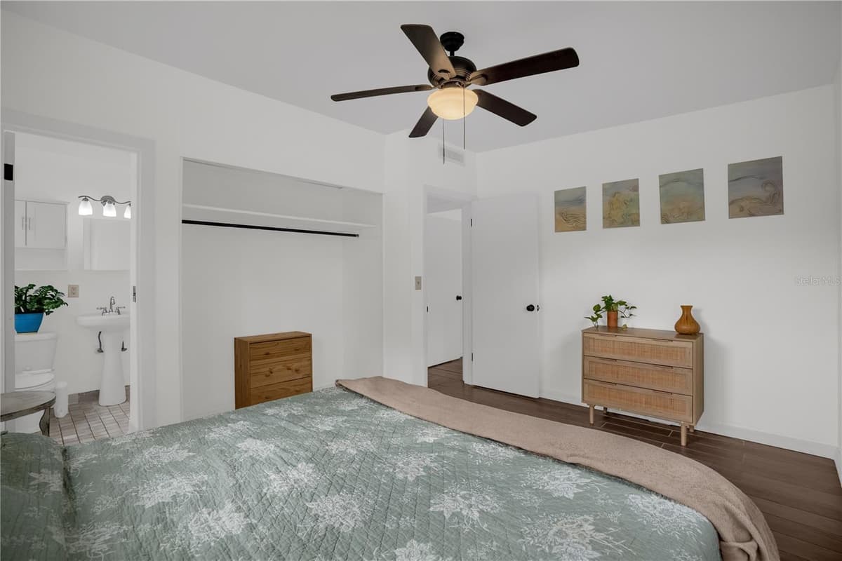 125 LAUREN COURT — photo 12 of 37