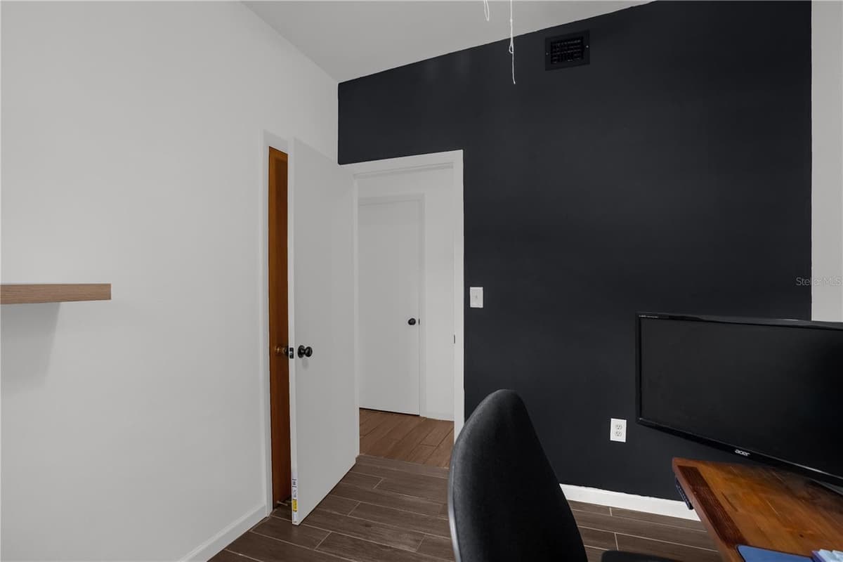 125 LAUREN COURT — photo 37 of 37