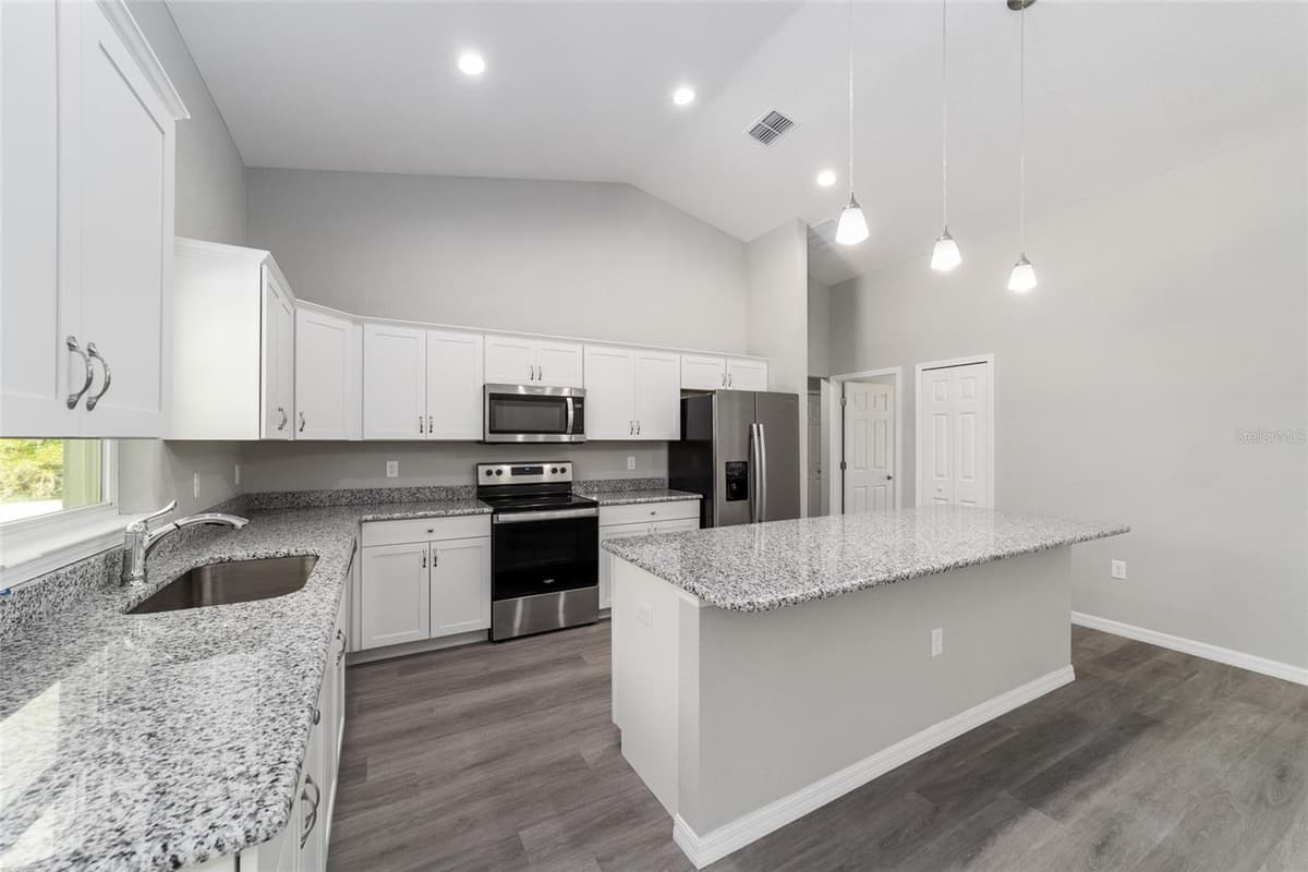 3617 BREEZY POINT DR — photo 4 of 18