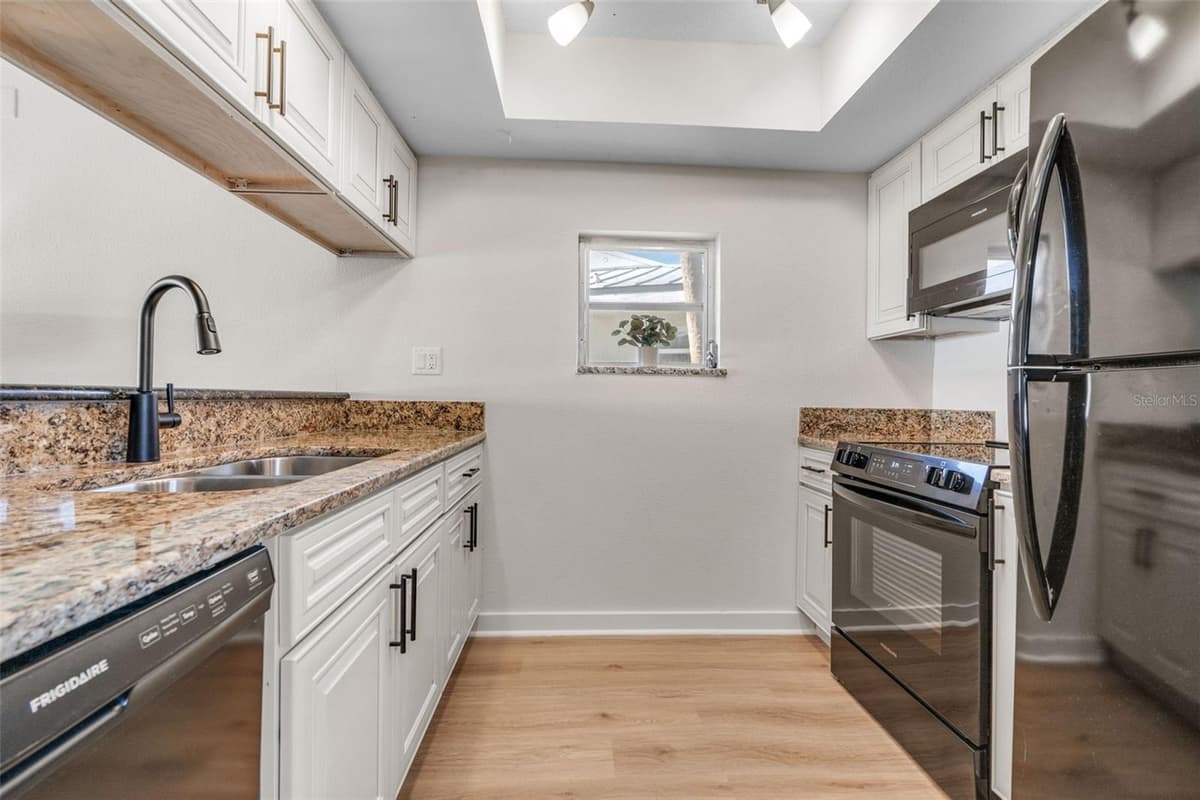 11568 BAYSHORE DRIVE — photo 14 of 46