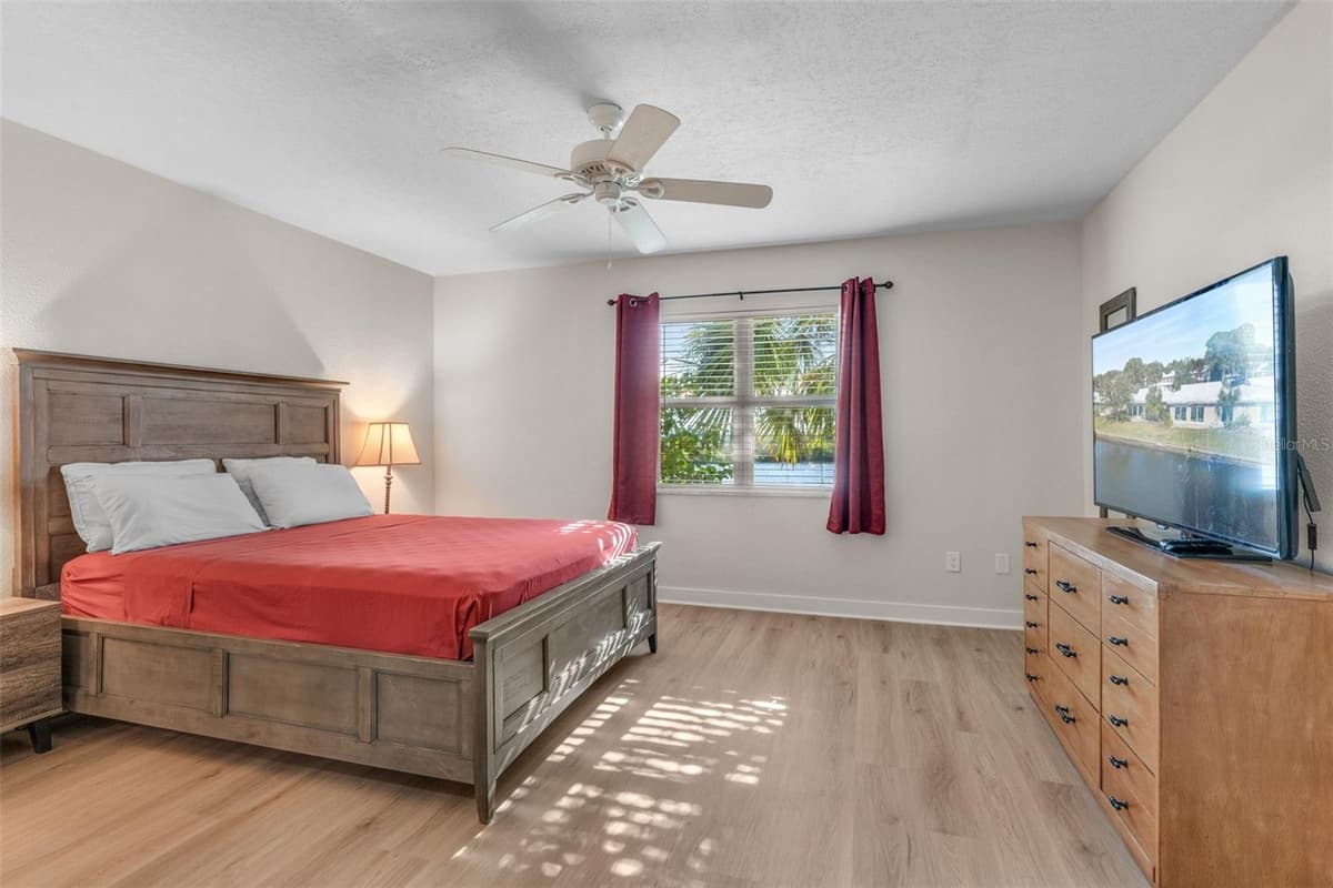 11568 BAYSHORE DRIVE — photo 21 of 46