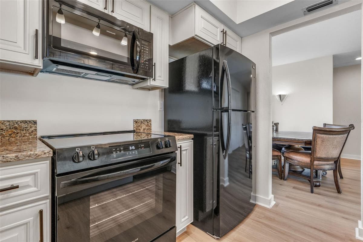 11568 BAYSHORE DRIVE — photo 13 of 46