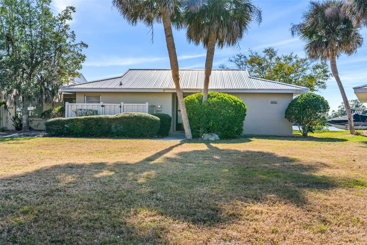 11568 BAYSHORE DRIVE — photo 3 of 46