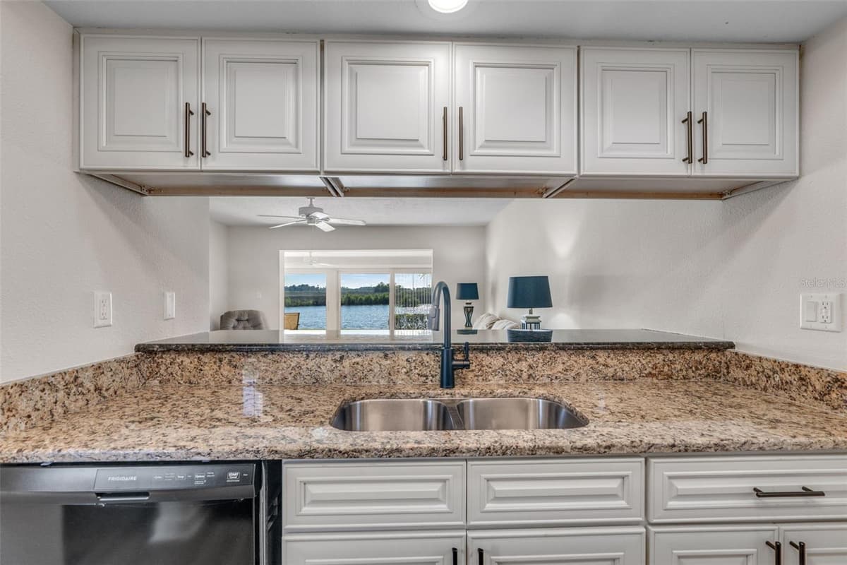 11568 BAYSHORE DRIVE — photo 15 of 46