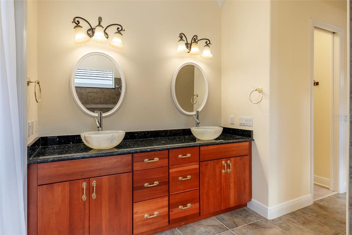522 NEWHALL LANE — photo 13 of 20