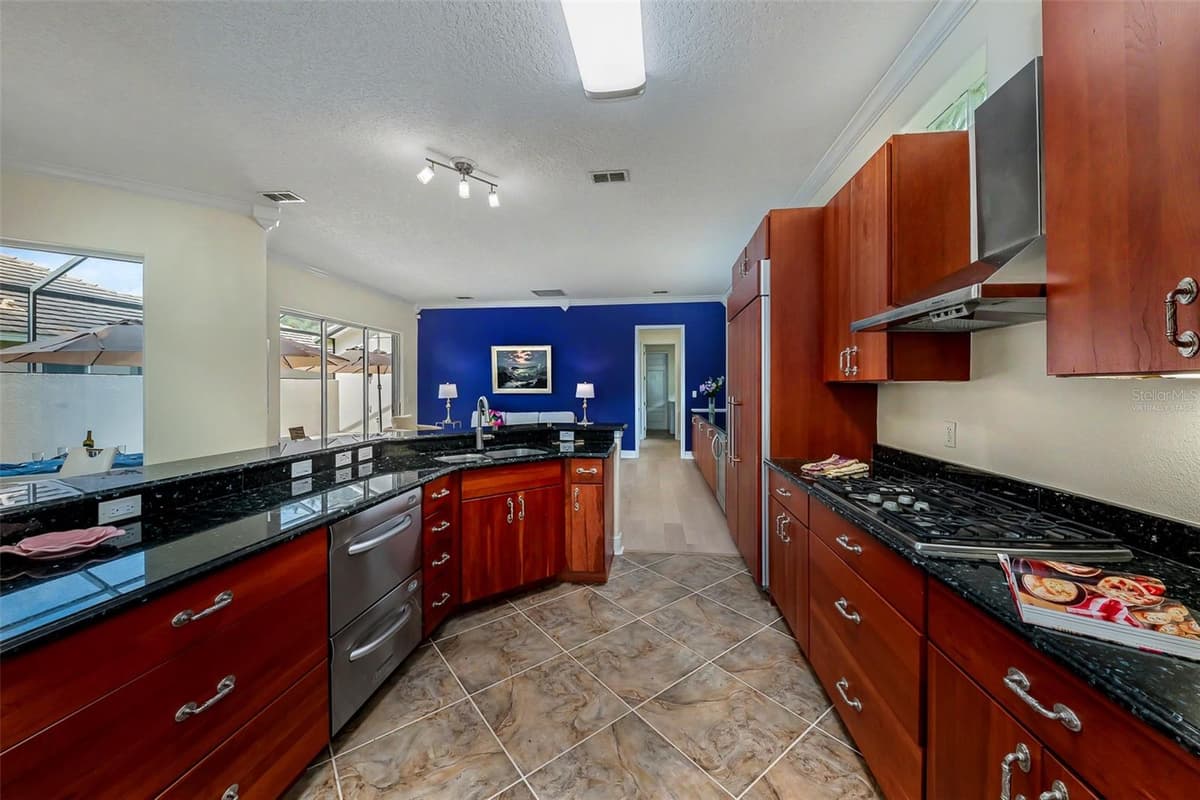 522 NEWHALL LANE — photo 8 of 20