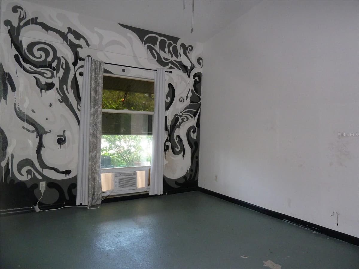 5 JUPITER AVENUE — photo 7 of 18