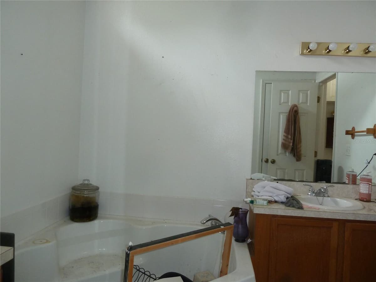 5 JUPITER AVENUE — photo 15 of 18