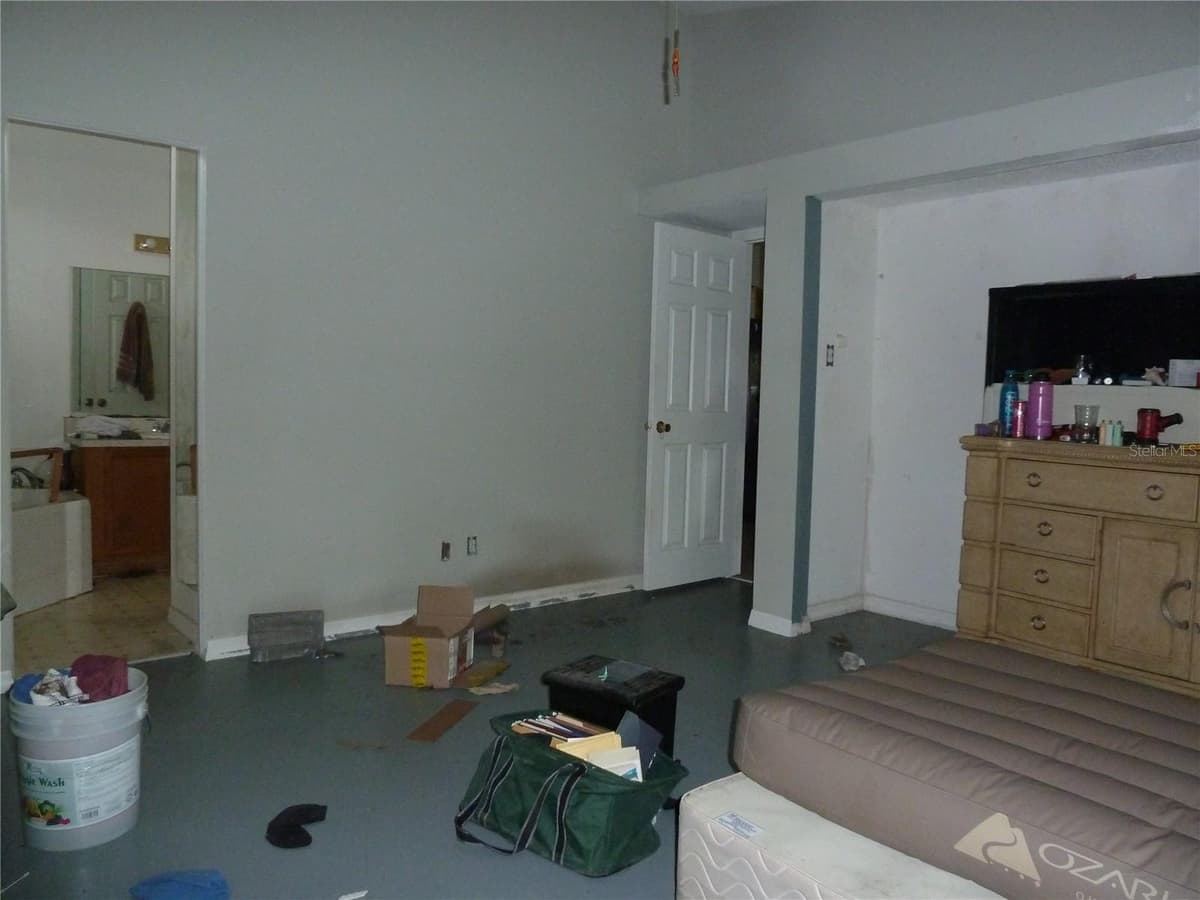 5 JUPITER AVENUE — photo 14 of 18
