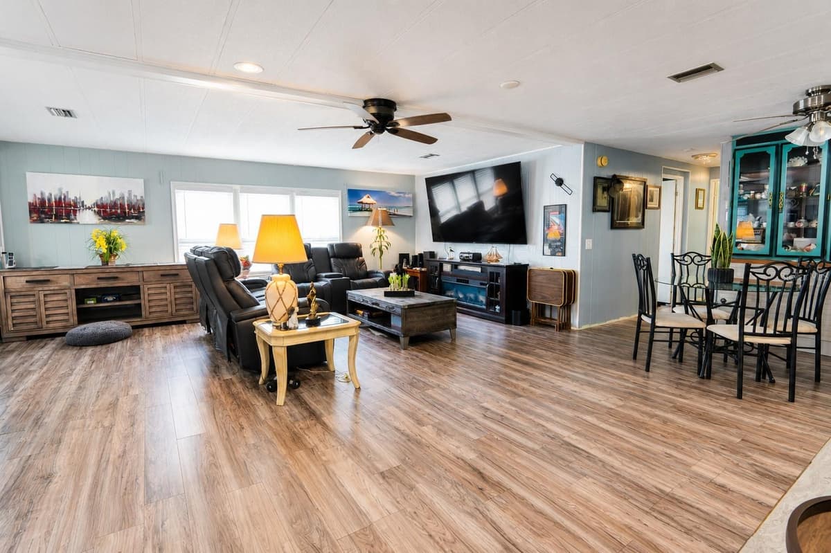 4403 14TH STREET — photo 3 of 42
