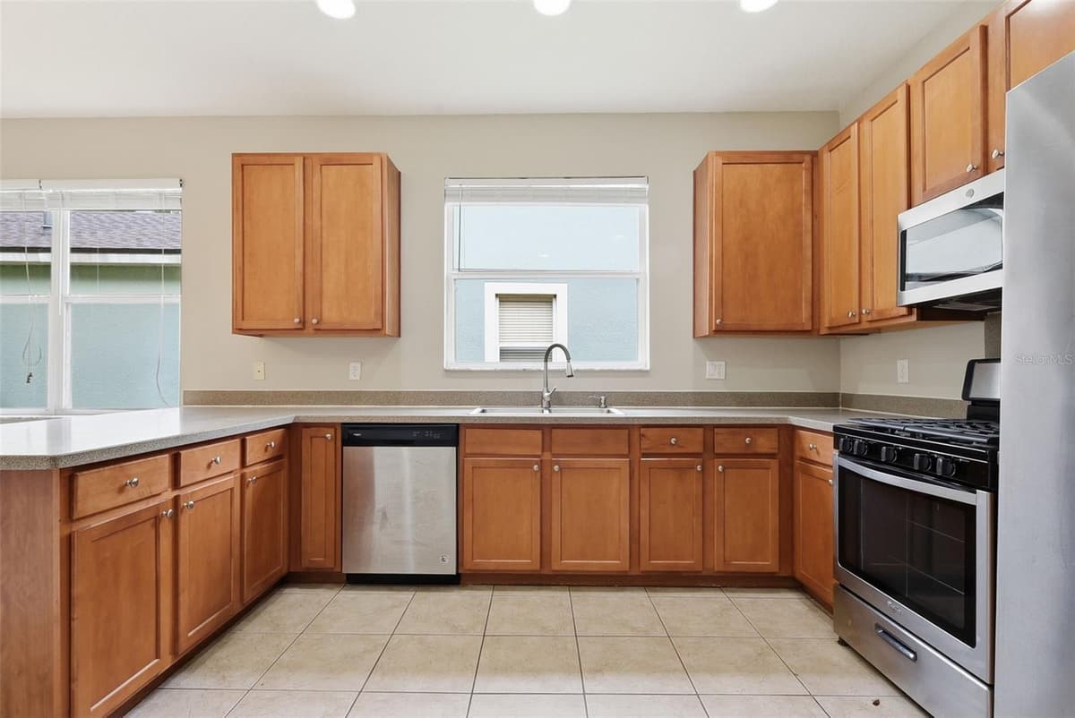 207 MANOR VIEW LANE — photo 13 of 33