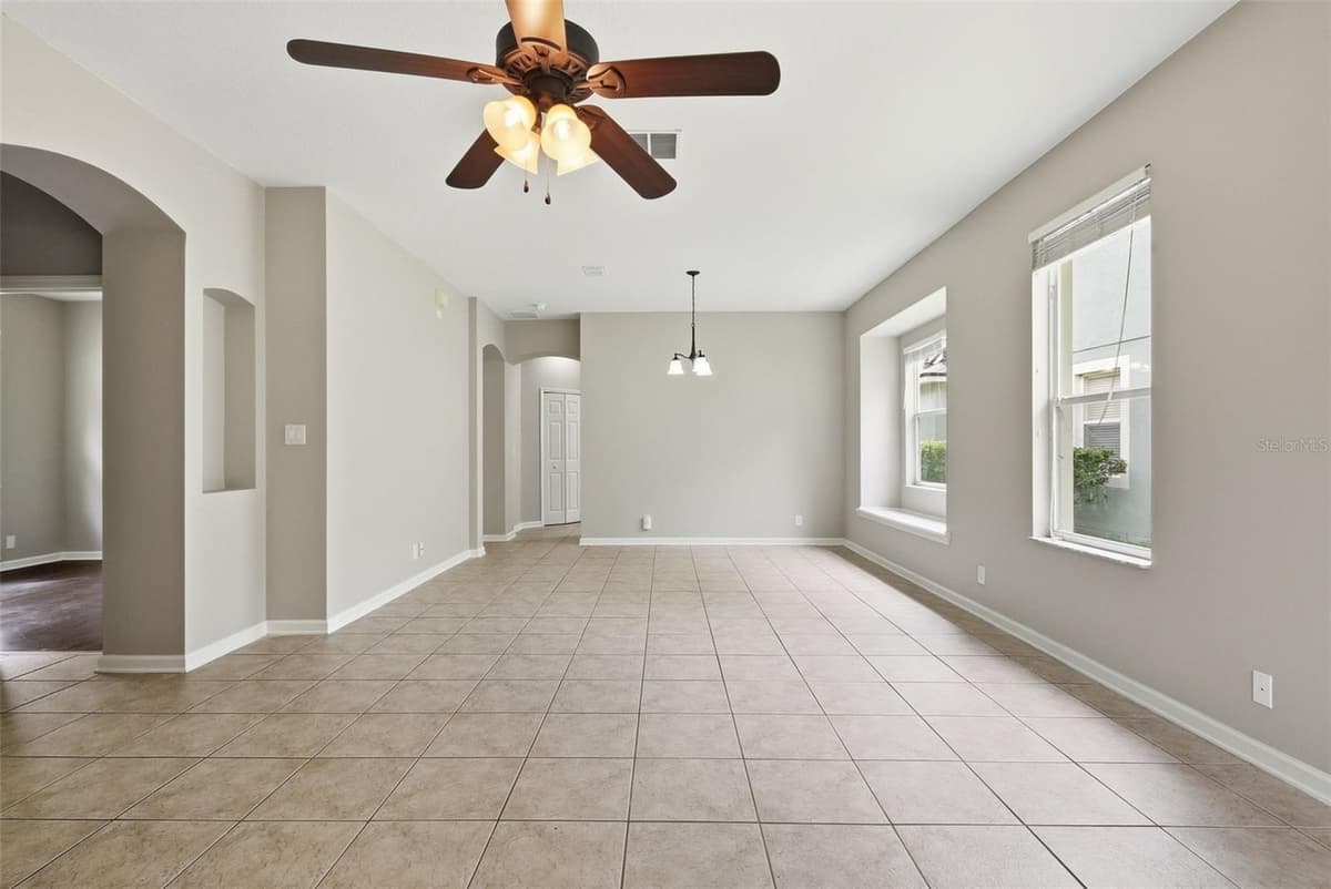 207 MANOR VIEW LANE — photo 8 of 33