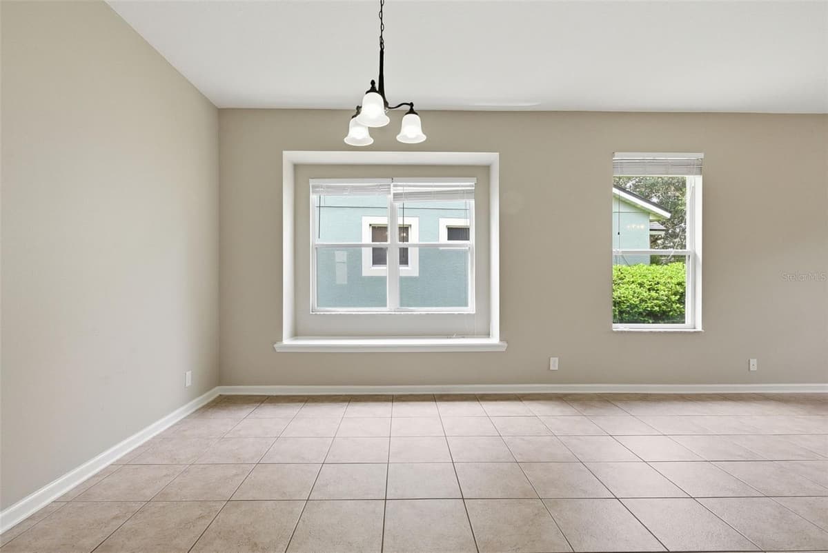 207 MANOR VIEW LANE — photo 11 of 33