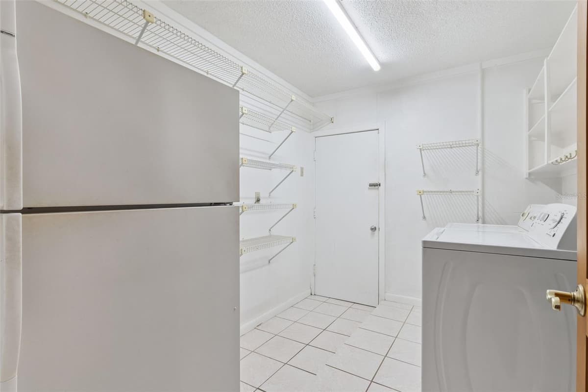 1391 AVALON BOULEVARD — photo 24 of 40