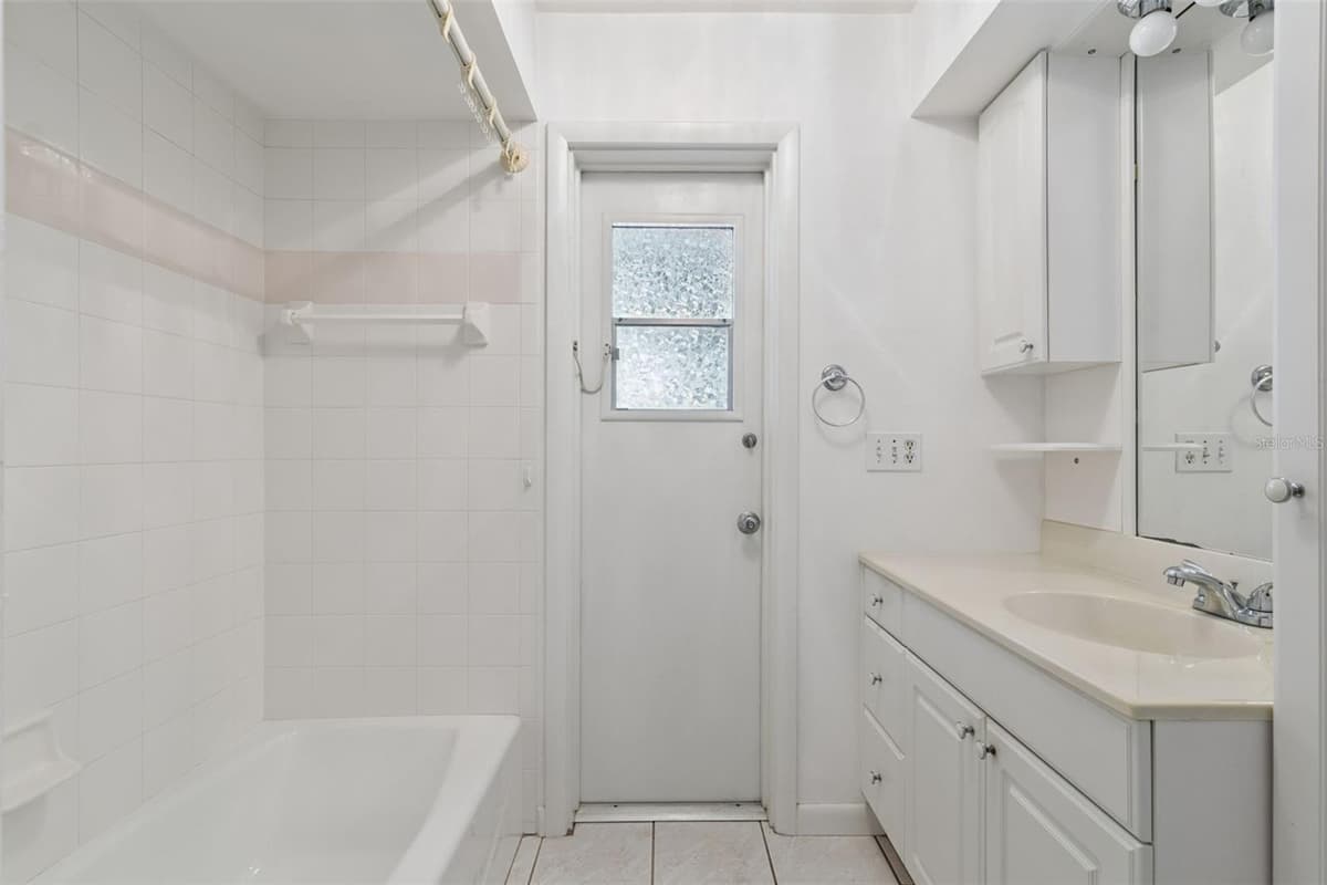 1391 AVALON BOULEVARD — photo 21 of 40