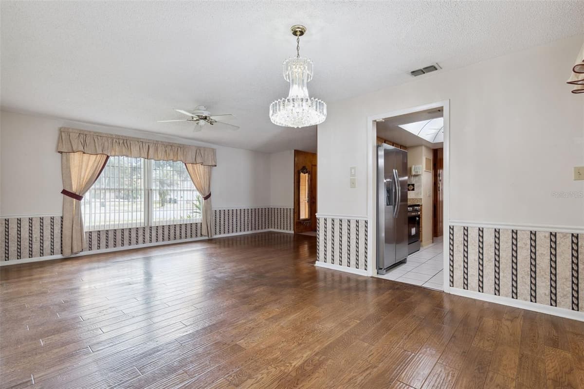 1391 AVALON BOULEVARD — photo 4 of 40