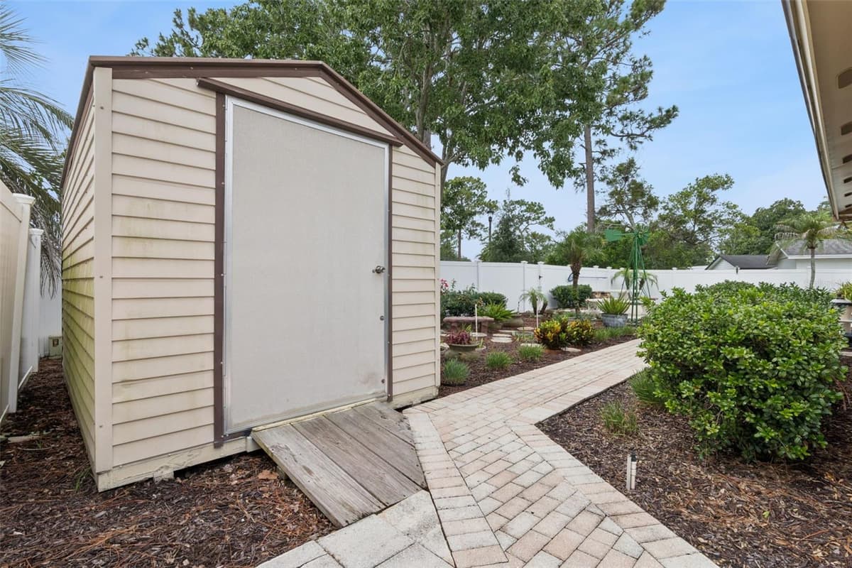 1391 AVALON BOULEVARD — photo 32 of 40