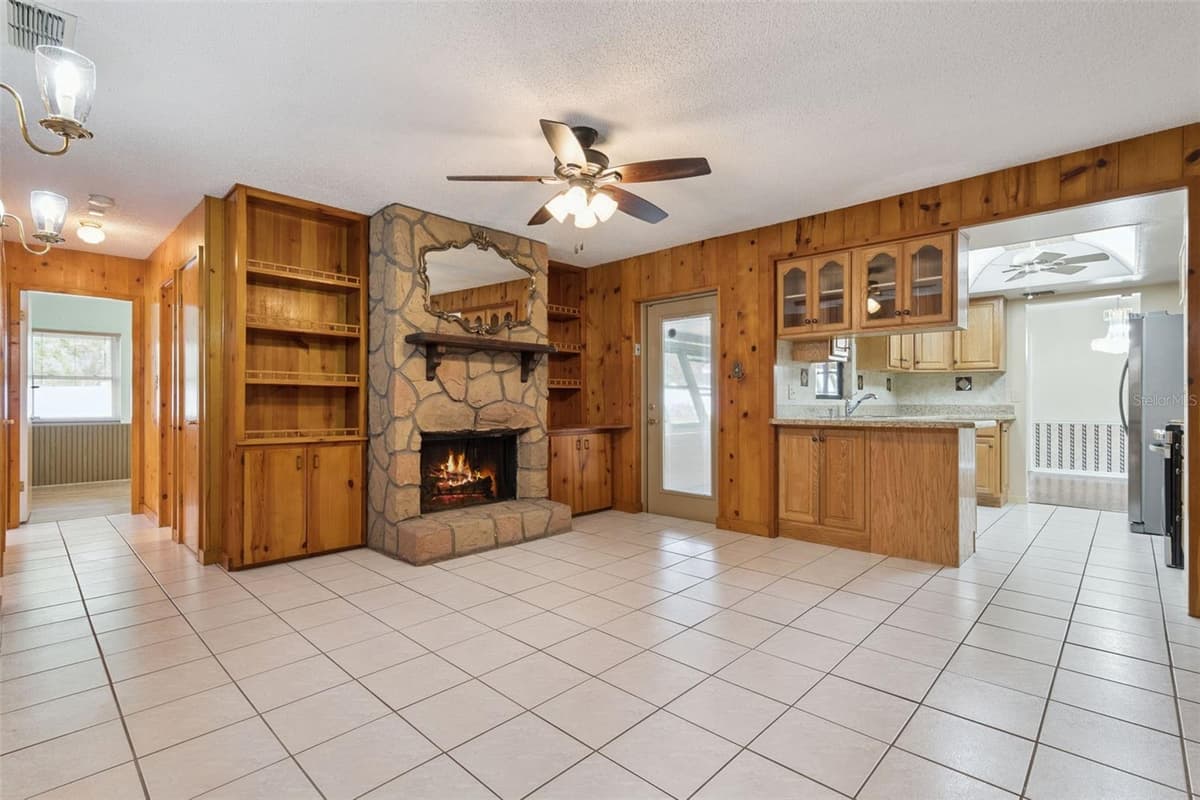 1391 AVALON BOULEVARD — photo 10 of 40