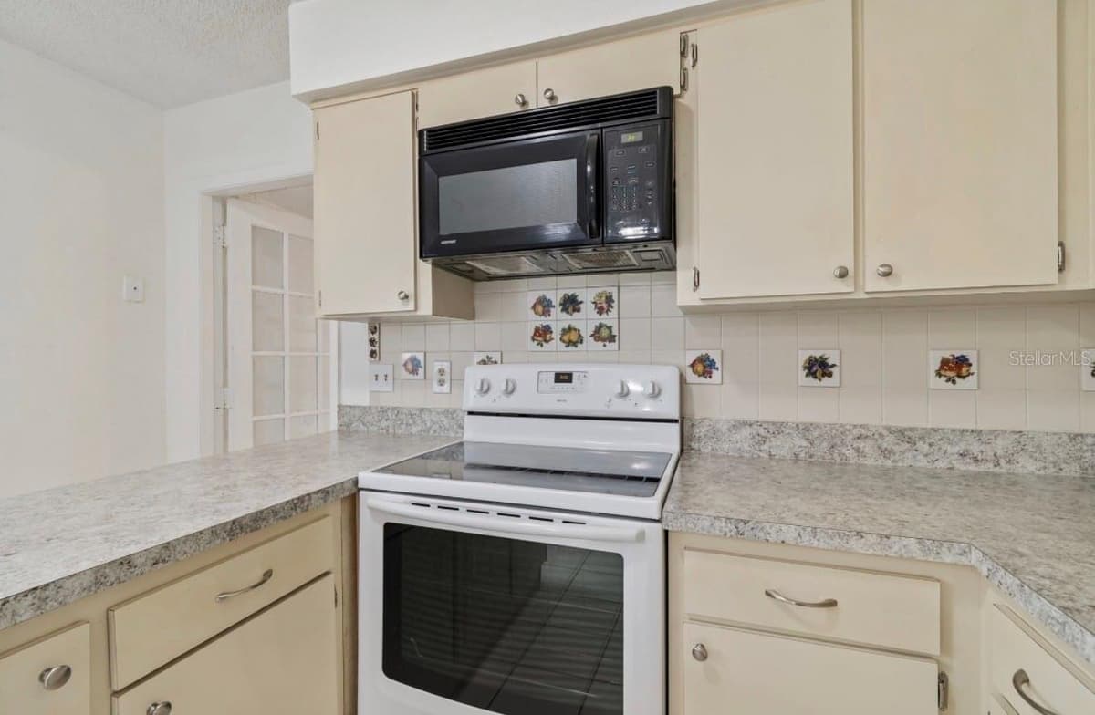 7516 CORTEZ STREET — photo 8 of 65