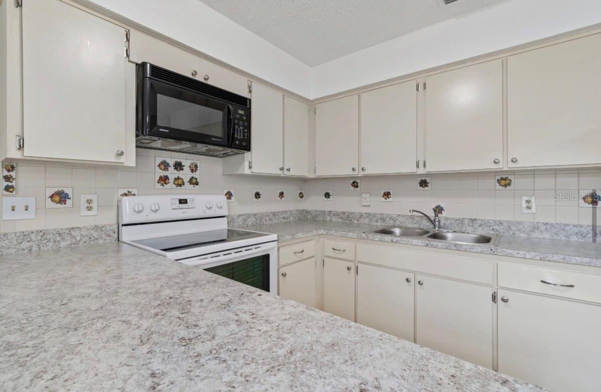 7516 CORTEZ STREET — photo 5 of 65