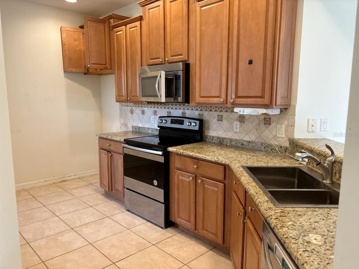 229 SHELL FALLS DRIVE — photo 4 of 19