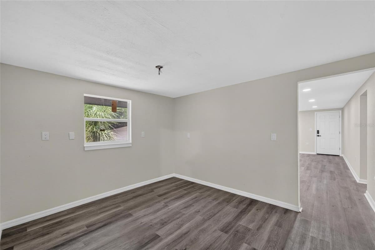 8809 DYER ROAD — photo 16 of 60
