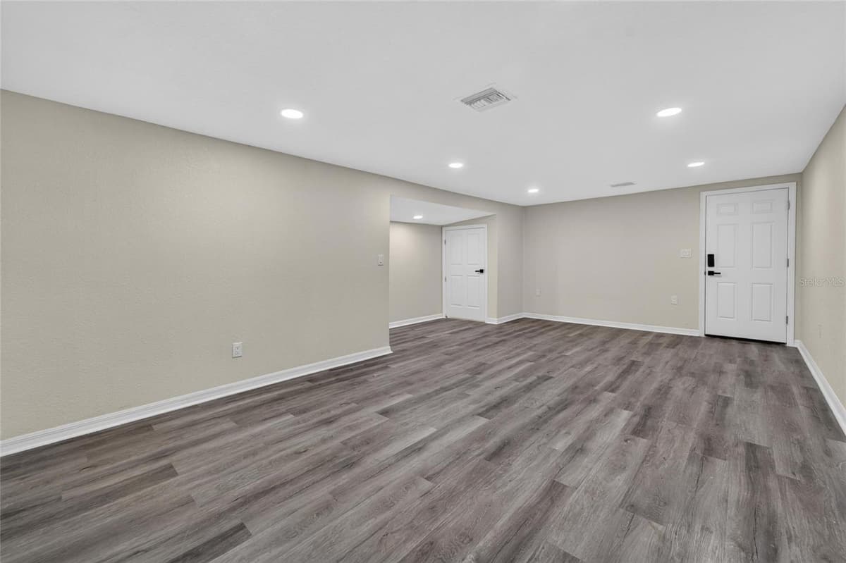 8809 DYER ROAD — photo 37 of 60