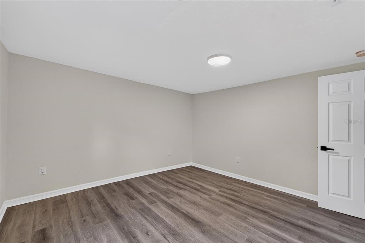 8809 DYER ROAD — photo 45 of 60