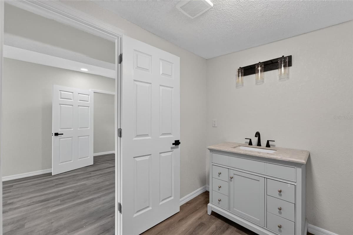 8809 DYER ROAD — photo 32 of 60