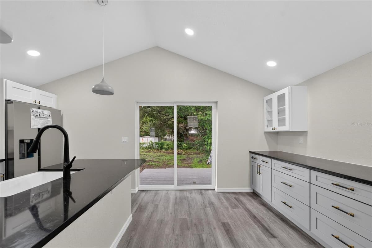 8809 DYER ROAD — photo 18 of 60