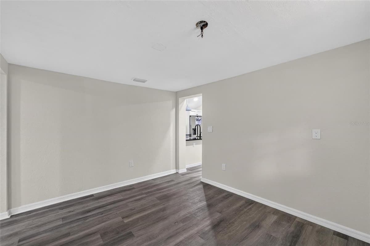 8809 DYER ROAD — photo 17 of 60