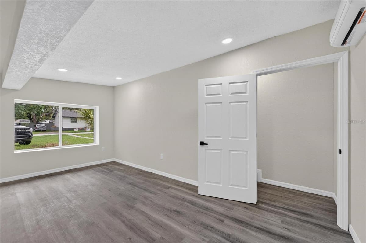 8809 DYER ROAD — photo 30 of 60