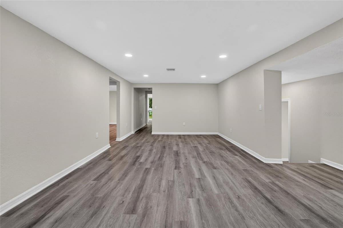 8809 DYER ROAD — photo 12 of 60