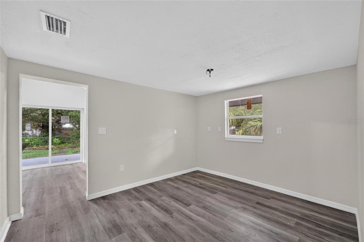 8809 DYER ROAD — photo 15 of 60