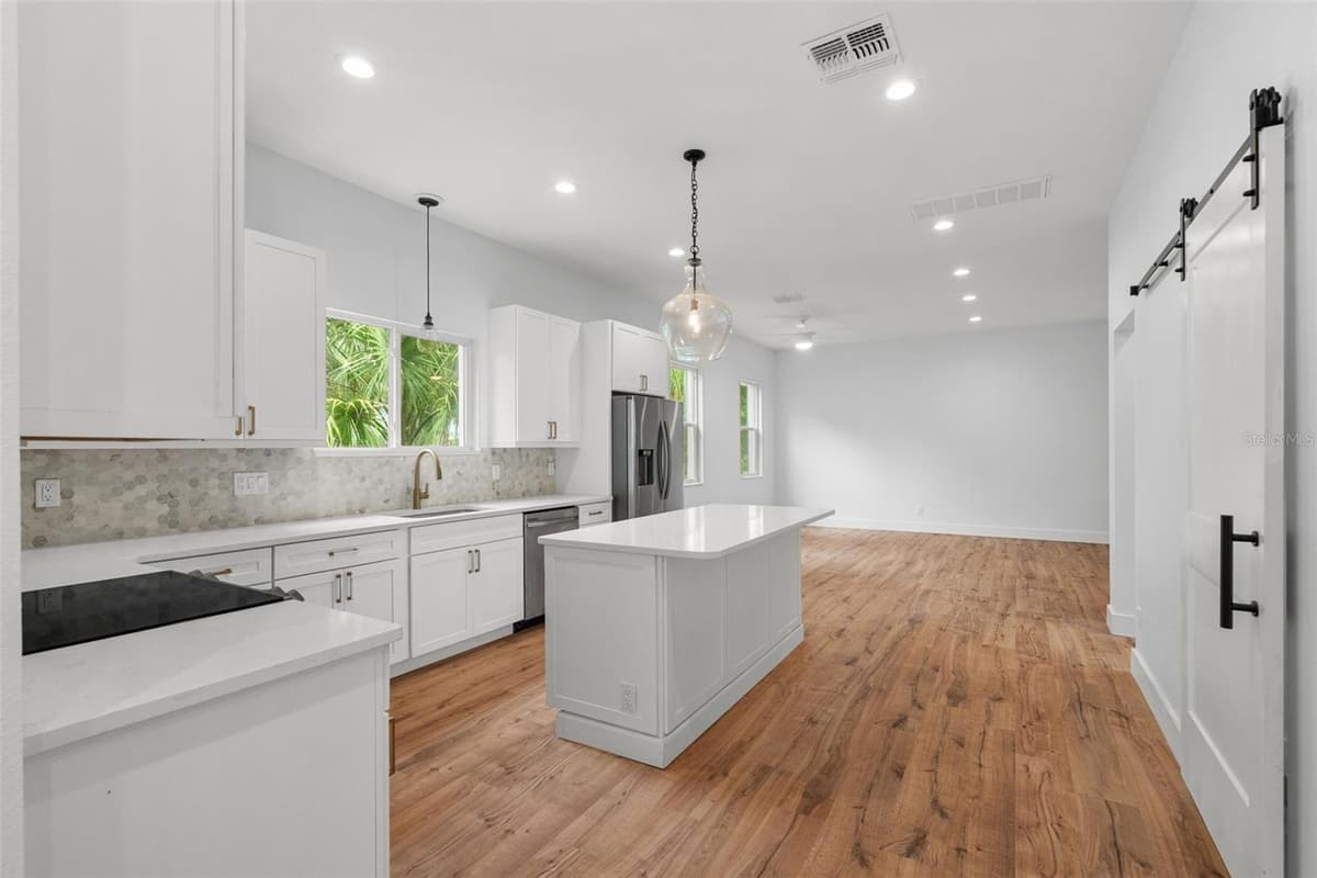385 GEORGIA AVENUE — photo 11 of 53
