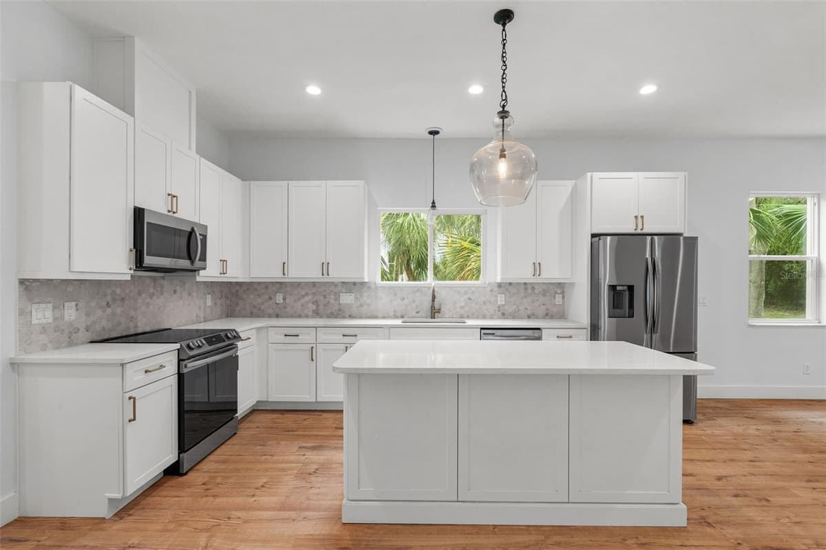 385 GEORGIA AVENUE — photo 12 of 53