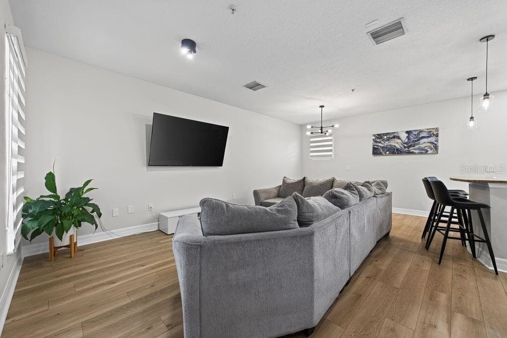4546 BAY SPRING COURT — photo 11 of 51