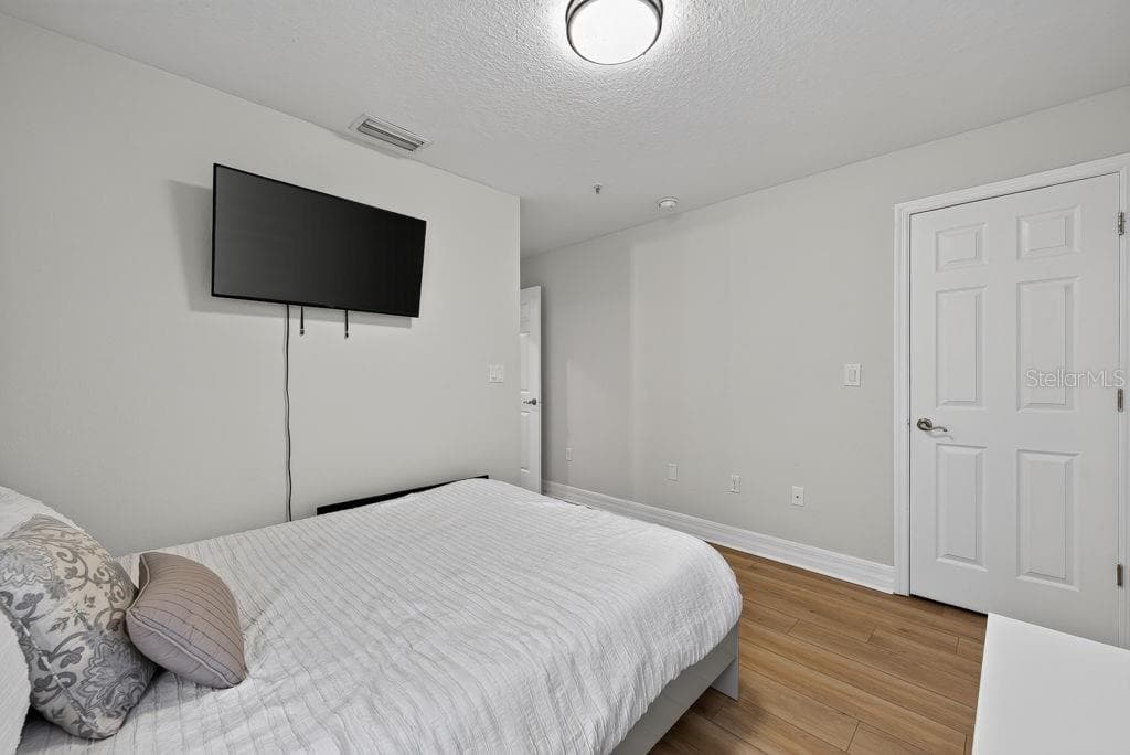 4546 BAY SPRING COURT — photo 8 of 51