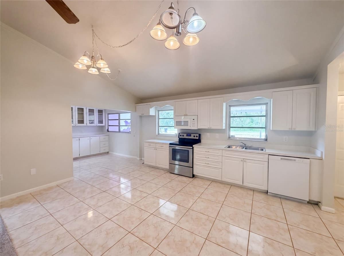 1870 SEMINOLE ROAD — photo 2 of 21