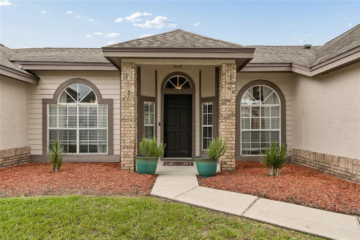 1552 THORNHILL CIRCLE — photo 2 of 55