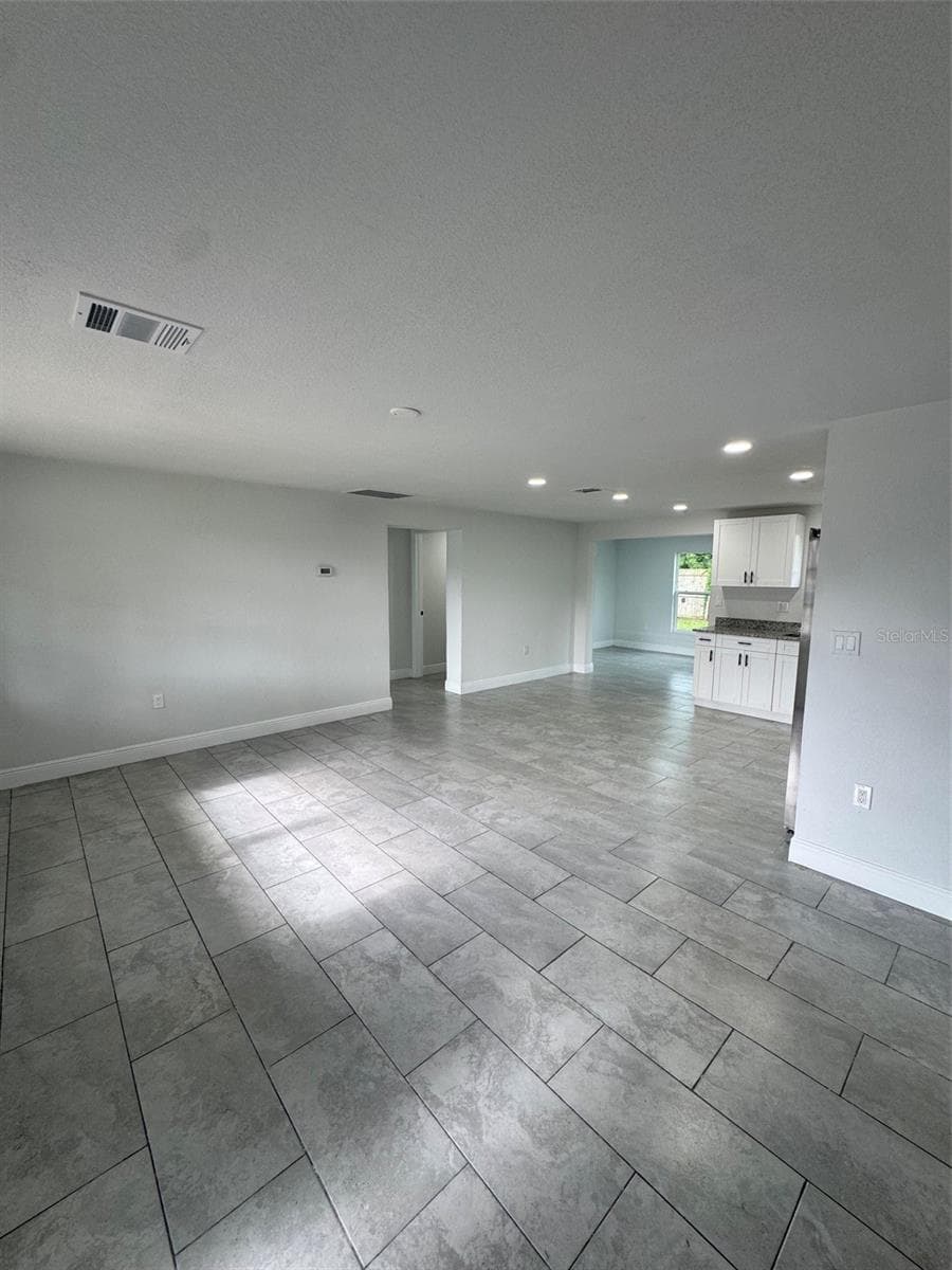 6840 RUNNEL DRIVE — photo 3 of 18