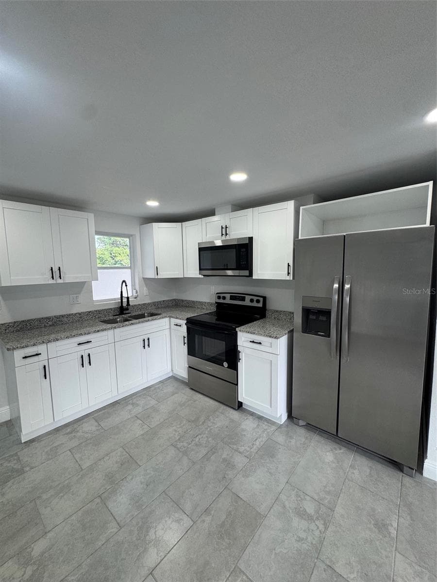 6840 RUNNEL DRIVE — photo 2 of 18