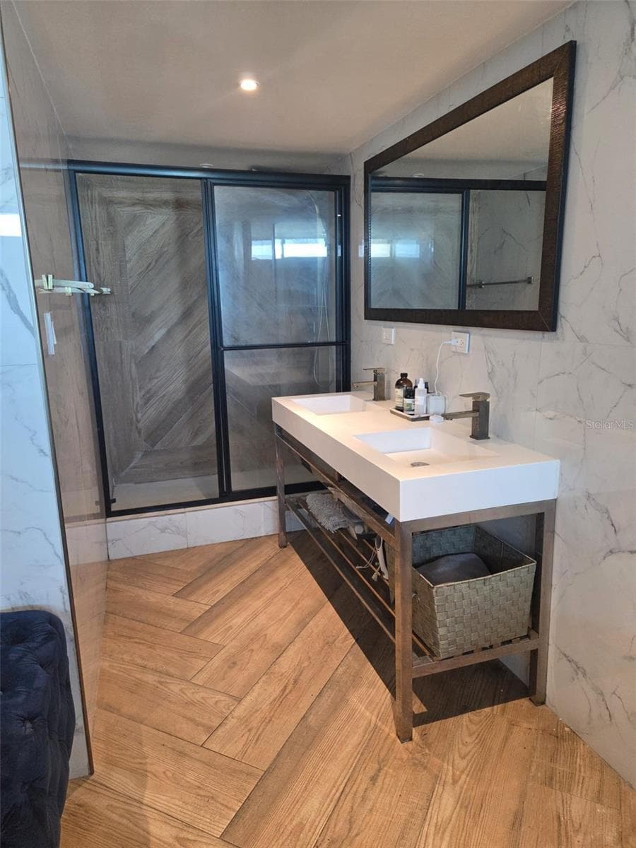 6165 ISLA VERDE AVENUE — photo 11 of 20