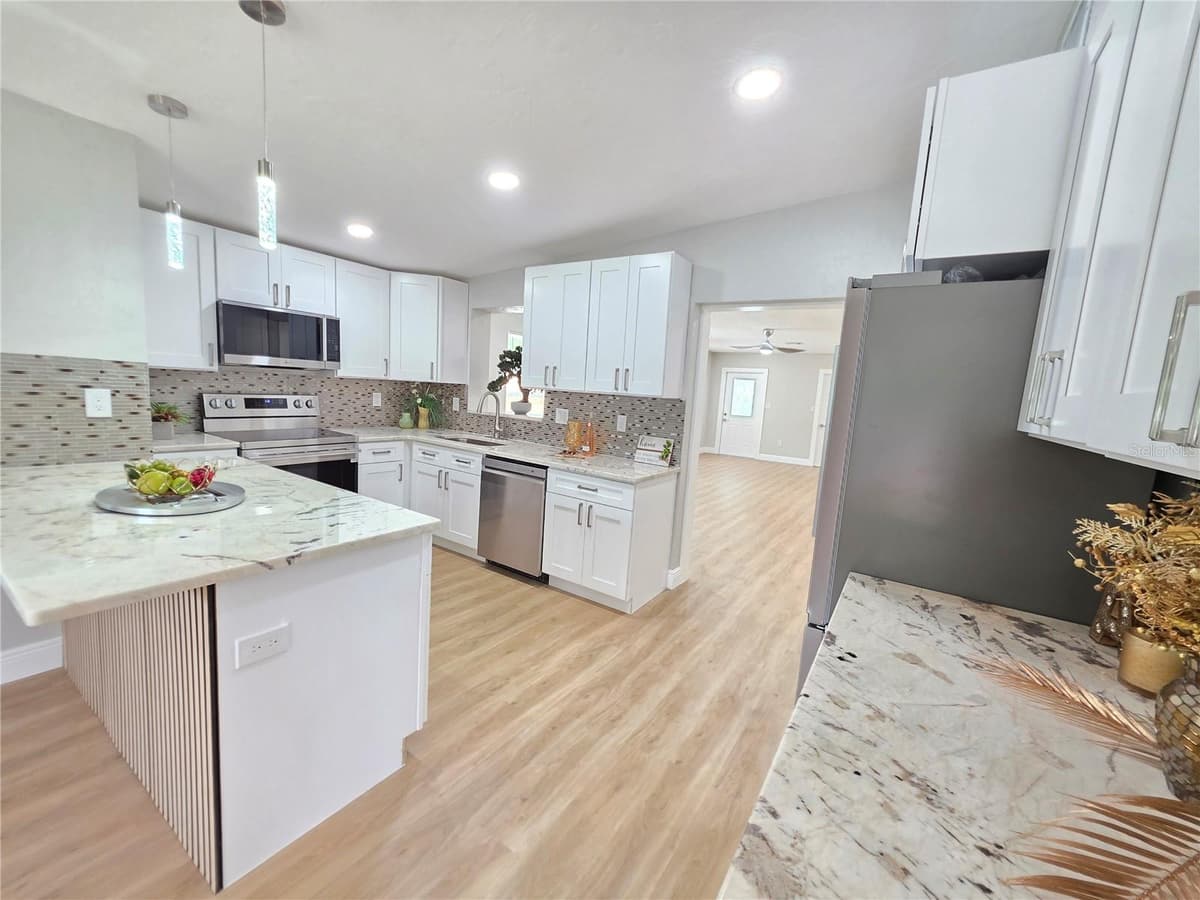 138 DAVISON AVENUE — photo 30 of 65