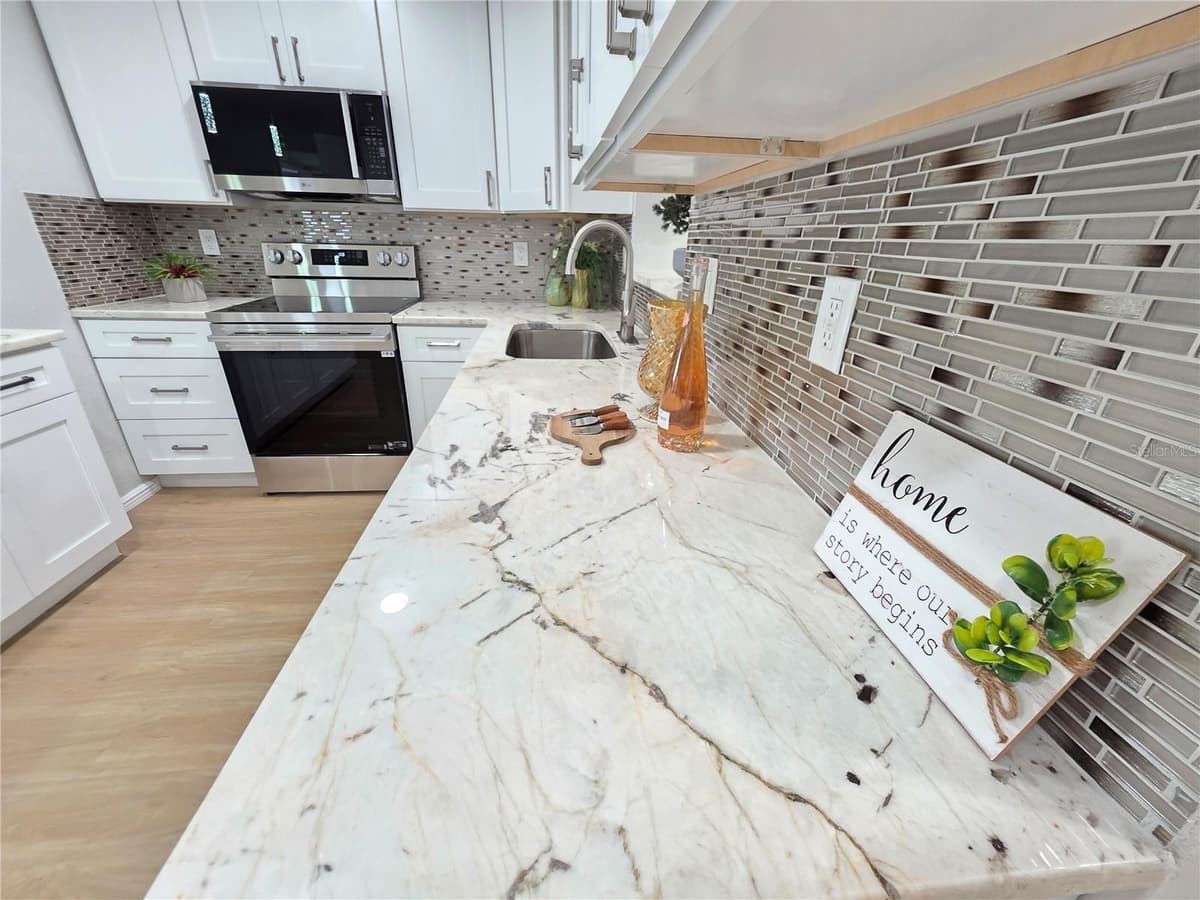 138 DAVISON AVENUE — photo 17 of 65