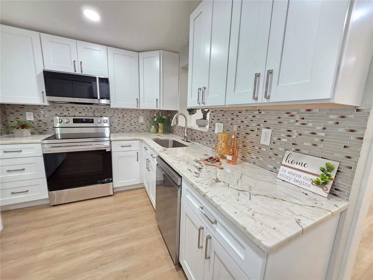 138 DAVISON AVENUE — photo 44 of 65